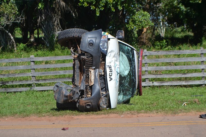 Policial militar que dirigia a viatura foi levado às pressas para o PS/Foto: Charlton Lopes/ContilNet