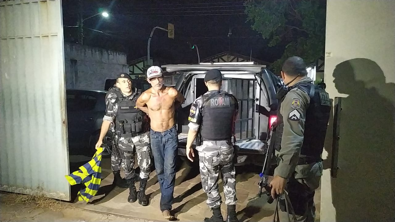 Pol Cia Militar Prende Homem Ap S Assalto No Bairro De Agosto