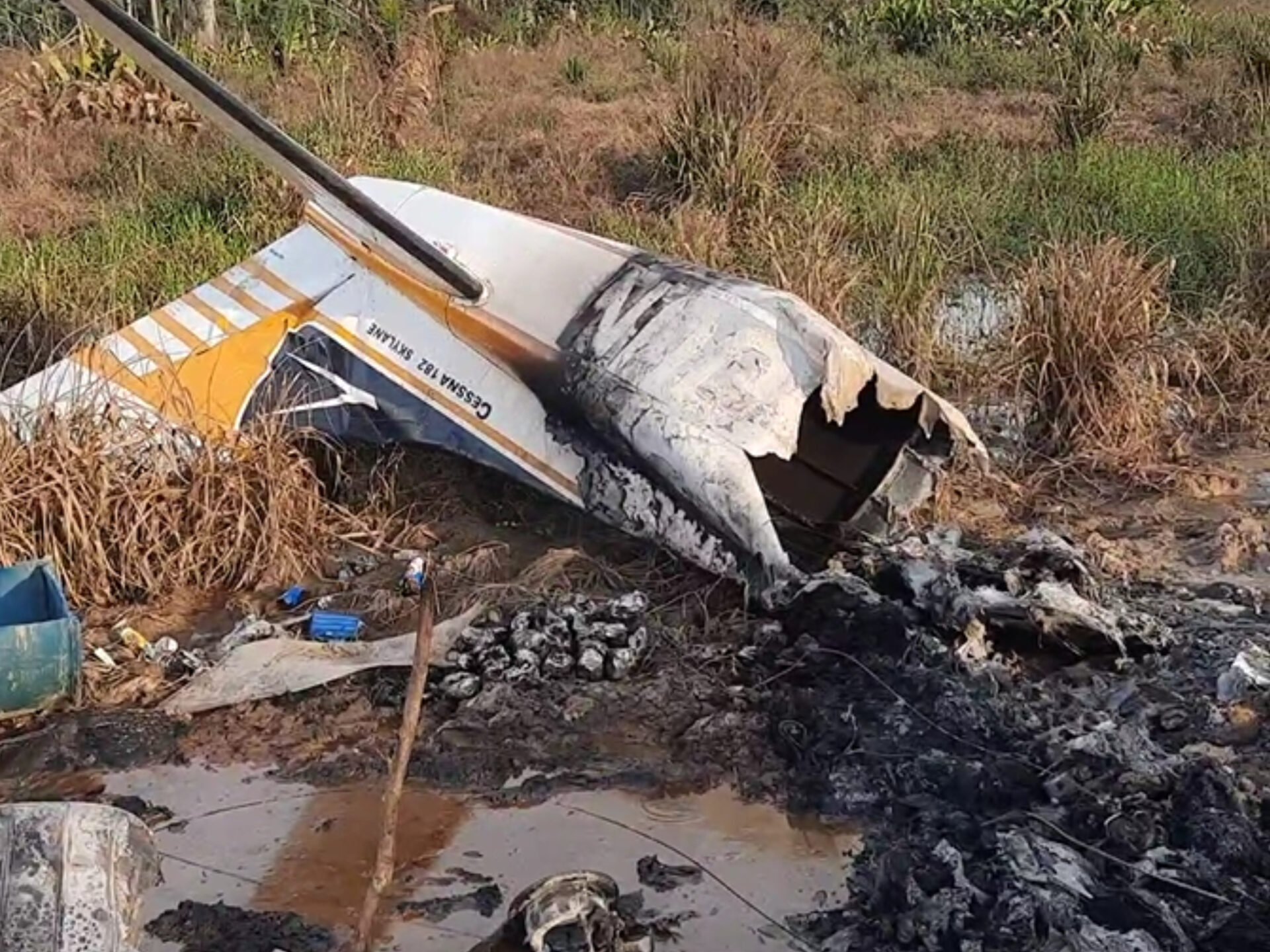 Polícia identifica dono de avião que caiu no Acre e abre inquérito para