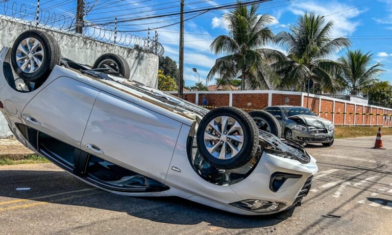 Acidente Em Rio Branco Deixa Carro Capotado E Mobiliza Corpo De