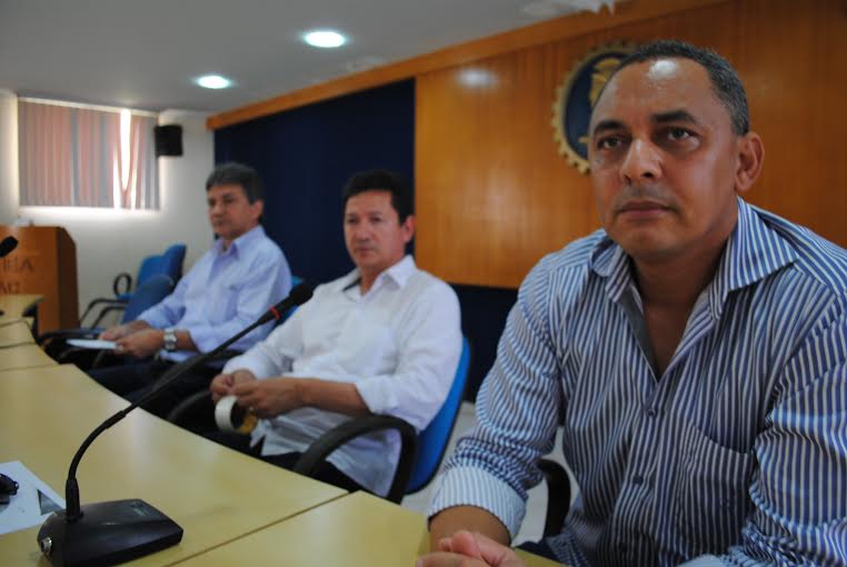 Gerente da regional Sul do Confea, Airton Viana, e no fundo o presidente do Crea-AC, Amarildo Uchoa, e o gerente da regional Norte, José Clemerson creas