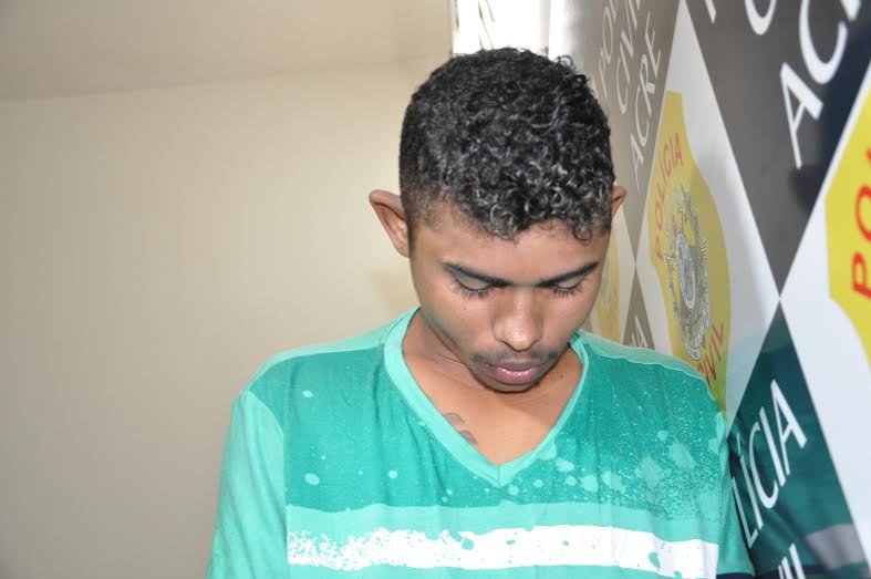 Após ser preso, ele foi conduzido à Delegacia da 3ª Regional/Foto: Selmo Melo/ContilNet Notícias acusado-homicido