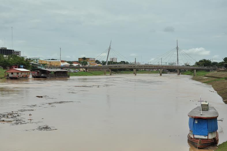 Rio Acre já se aproxima da cota de alerta/Foto: Selmo Melo/ContilNet Notícias cheia-acre-26