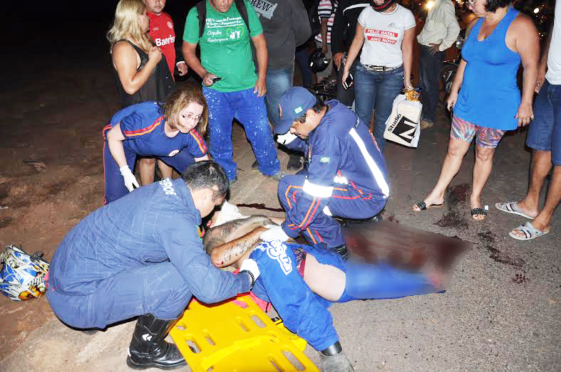 Na colisão o motoqueiro perdeu o pé esquerdo e teve várias fraturas no braço esquerdo/Foto: Selmo Melo/ContilNet Notícias colisao-pe