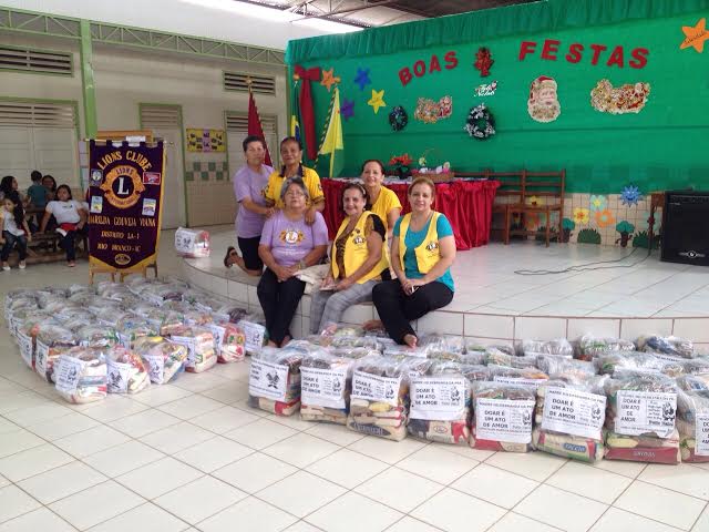 Equipe distribuiu cerca de 75 cesta básicas para as famílias carentes coopeserge-natal3