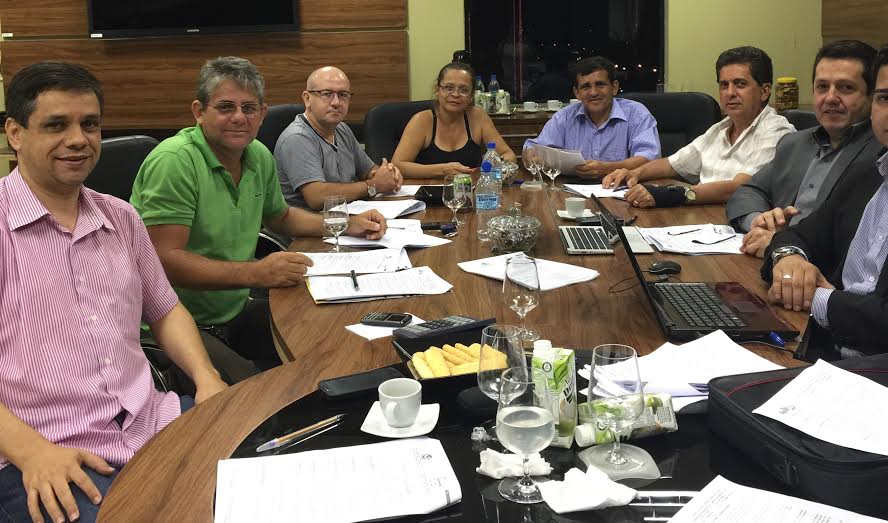 Entre as principais reivindicações, destacam-se o reajuste salarial dos trabalhadores, fornecimento de vale- refeição, adicionais de hora extra/Foto: Assessoria diretoria-fecomercio