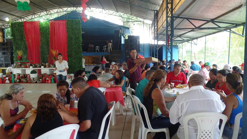 Prestigiada por centenas de pessoas dos mais diversos bairros de Sena Madureira, a festa contou com o tradicional som ao vivo festa-idoso-15-4