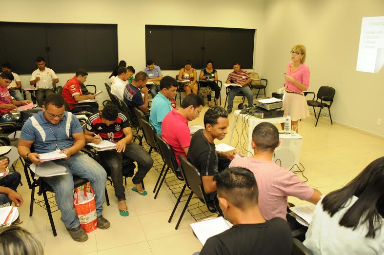 A finalidade era de qualificar vendedores e interessados na área para as vendas de fim de ano/Foto: Assessoria curso-venderor