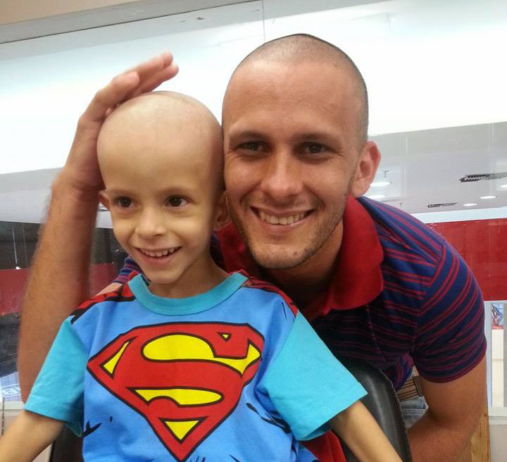 Pai de Daniel, Carlos Viníciu, raspou a cabeça em apoio ao filho com câncer/Foto: Arquivo Pessoal 10898261 401561833339947 7688072195538887372 n