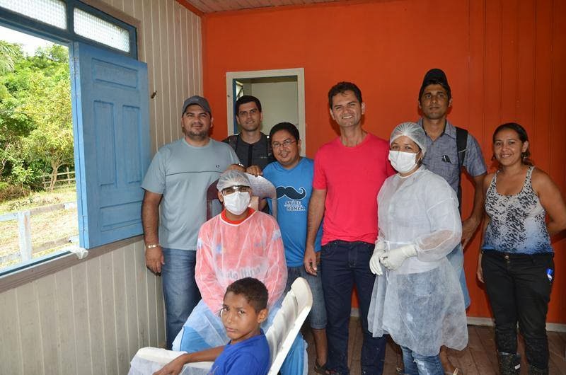 Prefeito Mano Rufino acompanha programa Saúde Itinerante pelo rio Iaco/Foto: Assessoria 397490 430072960458972 1589871372 n