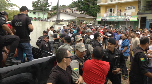 Polícia reforça a segurança para evitar que os presos fossem linchados/Foto: Juruá Online Captura-de-tela-2015-01-08-às-18.17.22