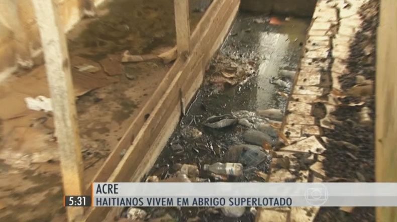 Muitos acabam fazendo as necessidades nos próprios corredores, em áreas comuns, por falta de estrutura ou espaços adequados/Foto: Reprodução TV Acre abrigos-lotados-capa