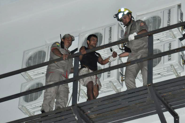 Após ser resgatado, o homem foi conduzido ao Pronto Socorro de Rio Branco/Foto: Selmo Melo/ContilNet Notícias alucinado