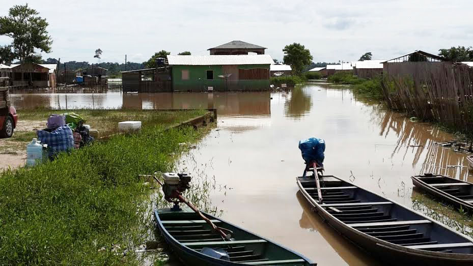 Rio Iaco, em Sena, já desabrigou dezenas de famílias/Foto: Cedida cheia-iaco-8