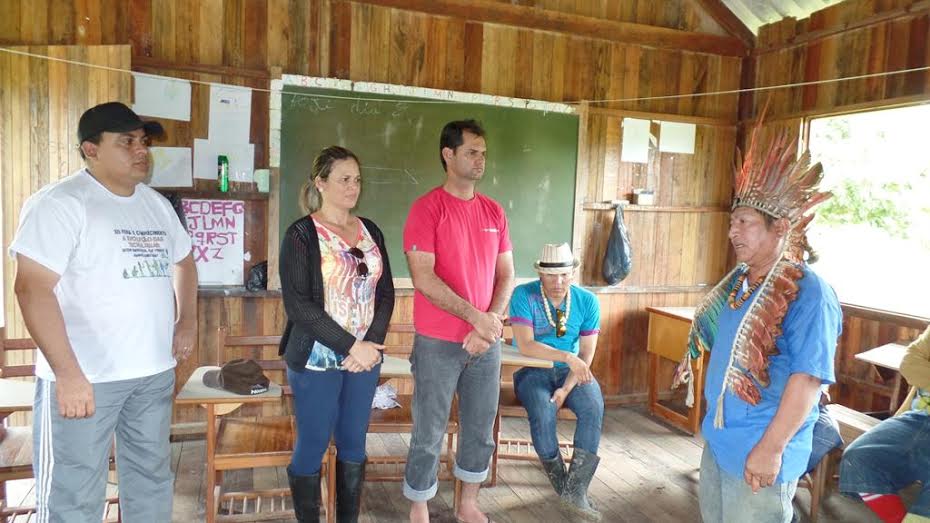 A reunião com os índios aconteceu na escola da aldeia comunidade-indigena-sena2