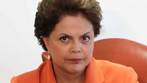 Dilma Rousseff mandou o auxiliar desmentir as manchetes dos jornais sobre uma nova política de reajuste do salário mínimo dilma1