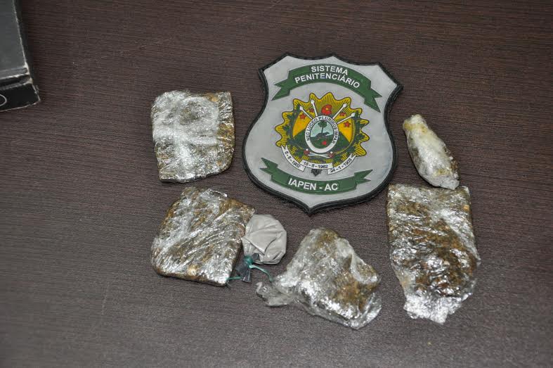 Droga foi apreendida por agentes penitenciários/Foto: Selmo Melo/ContilNet Notícias droga-aipen