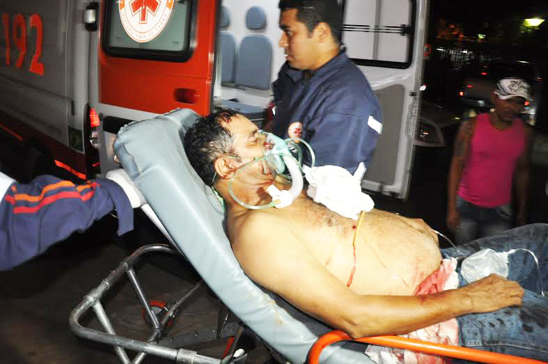 Após atingir Valdeni, João foi atingido com um tiro de raspão na cabeça/Foto: Selmo Melo/ContilNet Notícias feridos-bar