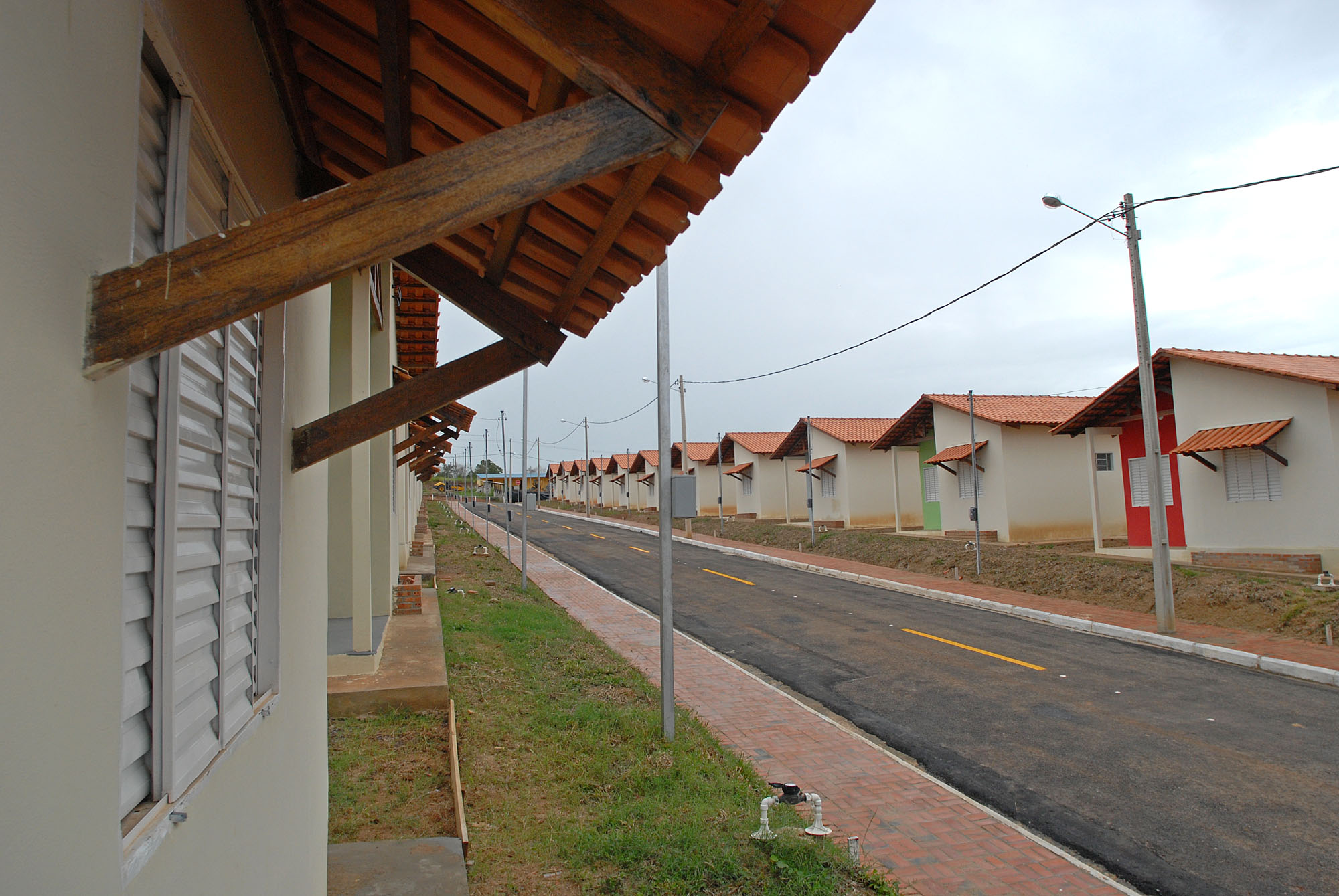 Moradores do programa ‘Minha Casa’ denunciam narcotráfico e formação de milícias