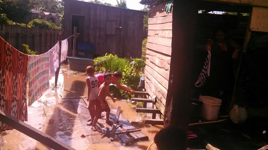 Retirada de família no bairro do Amarildo rioiaciofamiais