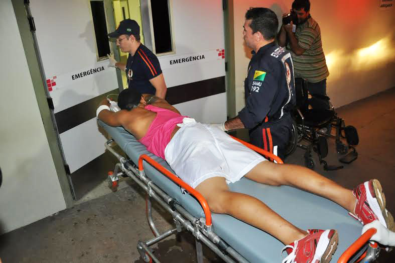 Vítima foi socorrida e encaminhada ao PS/Foto: Selmo Melo/ContilNet Notícias tirocostas