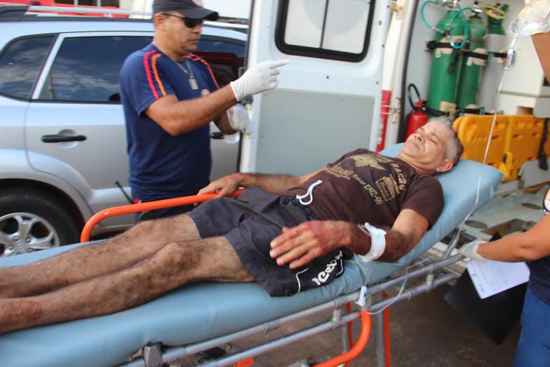 Vítima foi conduzida ao Pronto Socoro pelo Samu/Foto: Selmo Melo/ContilNet Notícias vitimatiro