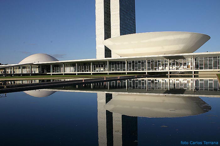 Os novos parlamentares ganharam um espaço para fazer todos os cadastros necessários para que no dia da posse exerçam os cargos camara