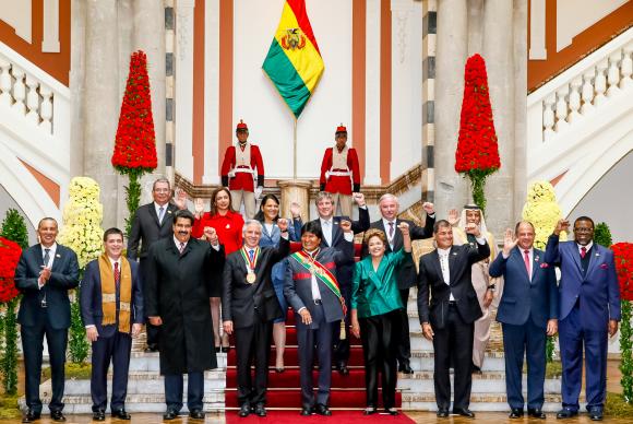Ao lado da presidenta Dilma Rousseff e de outros chefes de Estado e de Governo, Morales posa para foto oficial após tomar posse para o terceiro mandato presidencial Foto: Roberto Stuckert Filho/Presidência da República evo