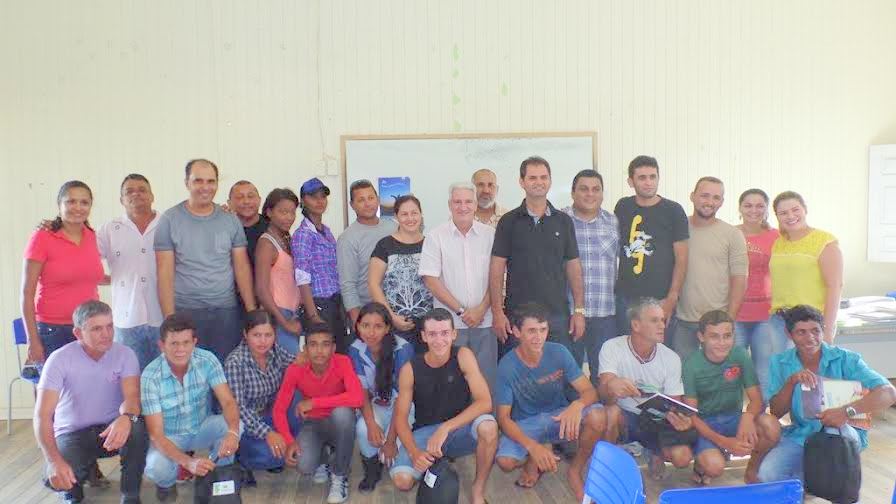 Autoridades e moradores da zona rural participaram do encontro peooojeto