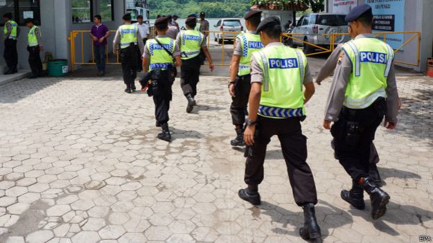 Governo brasileiro tenta reverter a execução de Rodrigo Muxfeldt Gularte na Indonésia/Foto: BBC policiasindinesia