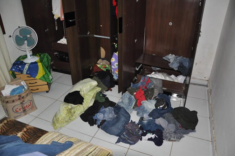 Bandidos reviraram a casa em busca de dinheiro/Foto: Selmo Melo/ContilNet Notícias assaltobomjesus