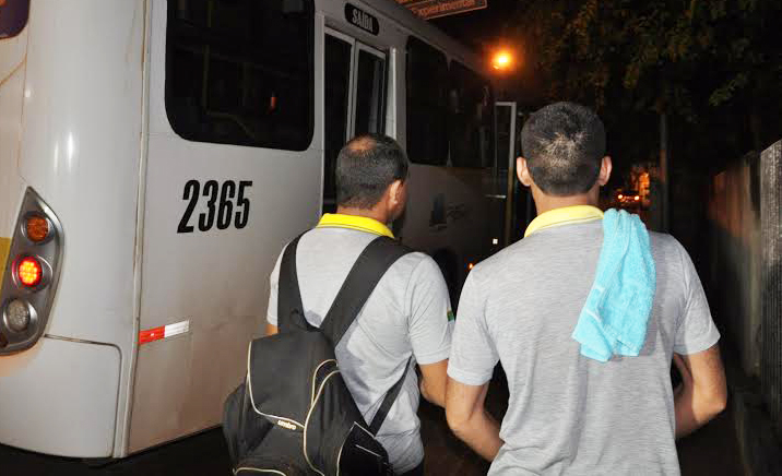 Segundo o cobrador, os bandidos saíram levando uma quantia de R$ 120 em dinheiro/Foto: Selmo Melo/ContilNet Notícias assaltobusao