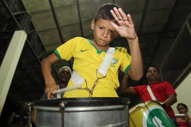 Baterias desfilam com no mínimo trinta ritmistas (Foto Diego Gurgel) blocos-carnaval2