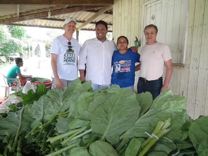 Tonheiro e equipe do governo visitar produtores do Bujari/Foto: Ascom bujari-homemcampo2