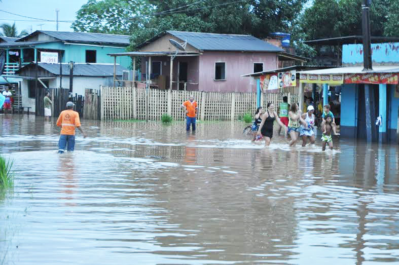Bairro Seis de Agosto começa a ser inundado pelas águas do rio Acre/Foto: Selmo Melo/ContilNet Notícias capital-seis