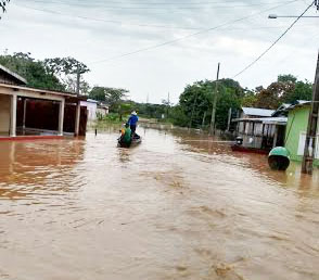 Cheia do Madeira atinge casas em Assis Brasil cheiaassisgafe