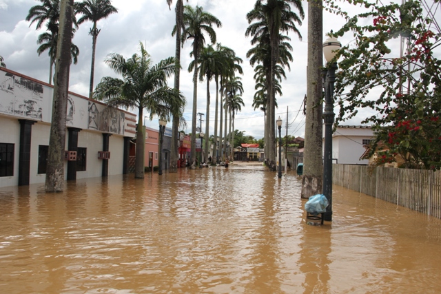 Cheia do rio Acre inundou o centro de Brasiléia/Foto: Wiliandro Derze/ContilNet Notícias cheiabrasileiamaior
