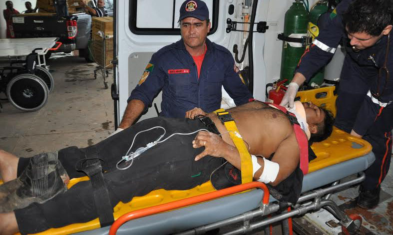 A vítima foi socorrida pela ambulância 01 do Serviço de Atendimento Móvel de Urgência/Foto: Selmo Melo/ContilNet Notícias choquenatanael