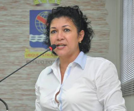“A oposição precisa estudar mais”, diz Sinhasique, nova líder da oposição na Aleac