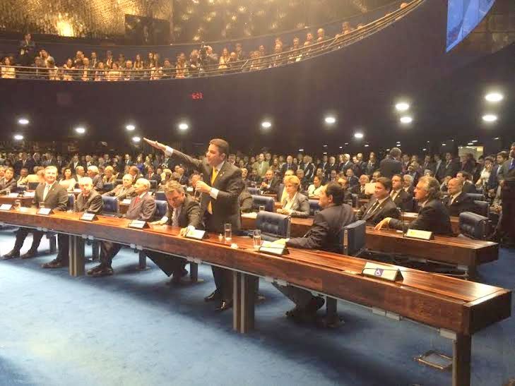 “Pelo Estado do Acre, assim prometo”, disse Gladson Cameli ao ser empossado senador do Acre/Fotos: Assessoria gladsocameli