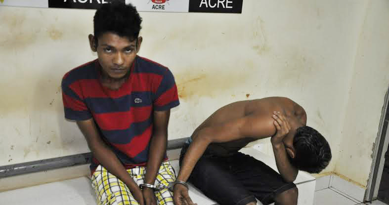 Após serem presos, os dois foram conduzidos à Delegacia Central de Flagrantes (Defla) homensdroga