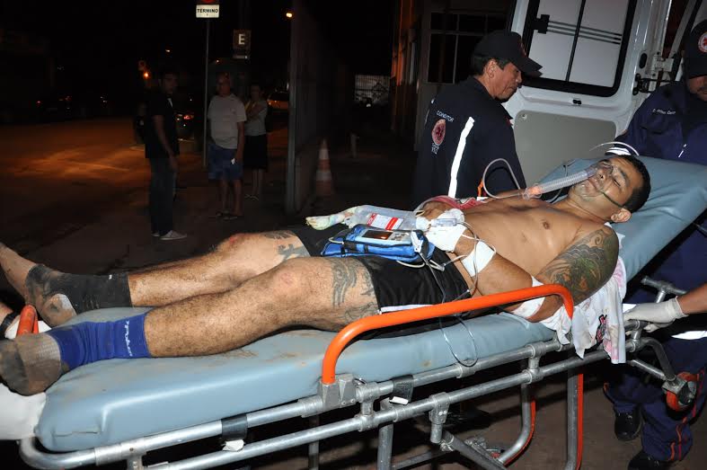 Vítima foi socorrida pelo Samu e conduzida ao PS/Foto: Selmo Melo/ContilNet Notícias jogando