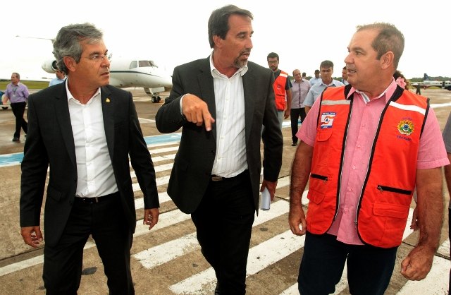 Ministro visita áreas alagadas na fronteira/Foto: Secom ministro