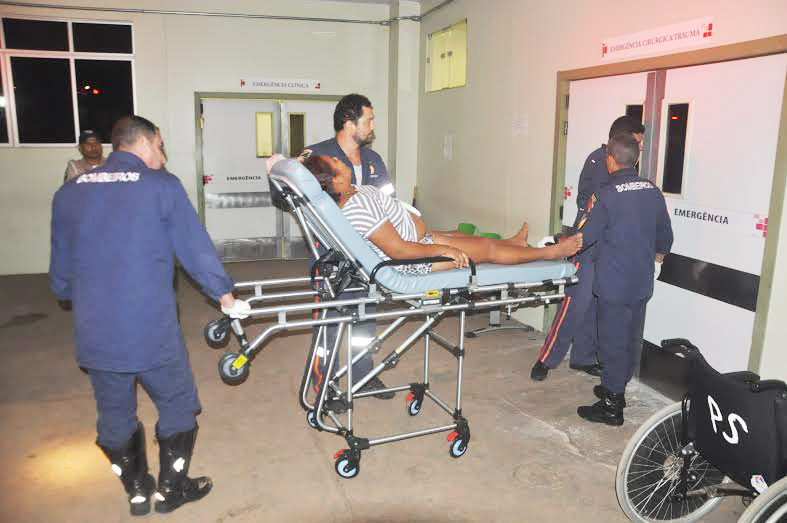 Sandra foi socorrida pela ambulância do 01 do Samu e deu entrada no Pronto Socorro de Rio Branco em estado grave/Foto: Selmo Melo/ContilNet Notícias mulhegrave