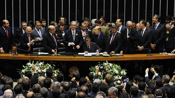DOR DE CABEÇA - Com Eduardo Cunha à frente, a Câmara impôs sucessivas derrotas ao governo em duas semanas (Divulgação) politica-20150201-00-size-598