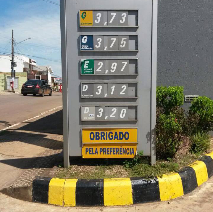 Acreanos reclamam do aumento no valor do combustível e jornalista culpa o ‘Petrolão’