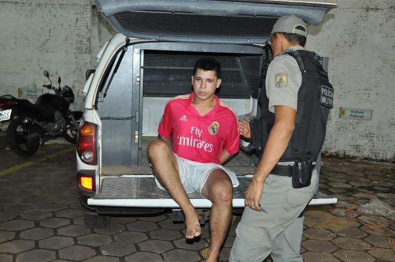 O acusado foi preso e levado à Delegacia de Flagrantes (Defla) preso-droga-ivete