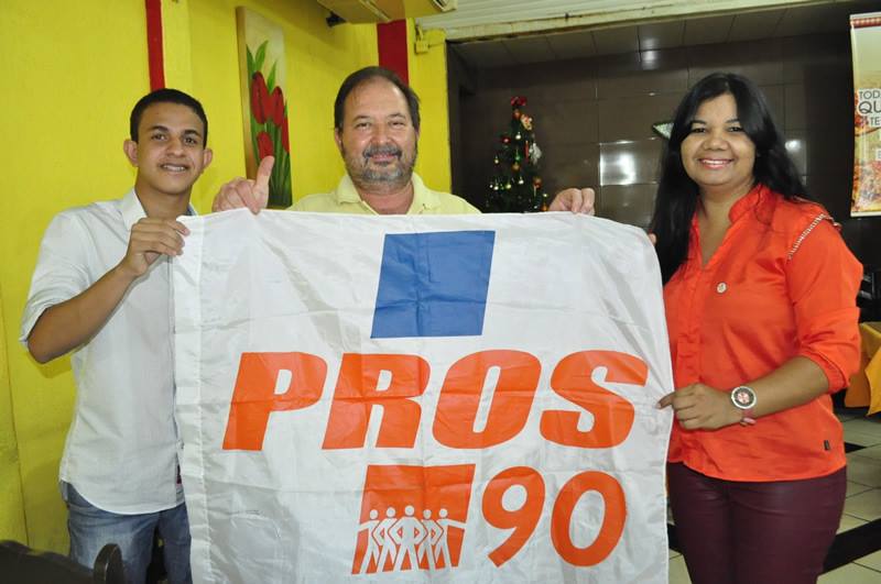 Adriana ao lado de Roberto da Princezinha e Mateus Abdalah/Foto: VejaPolítica pros-roberto