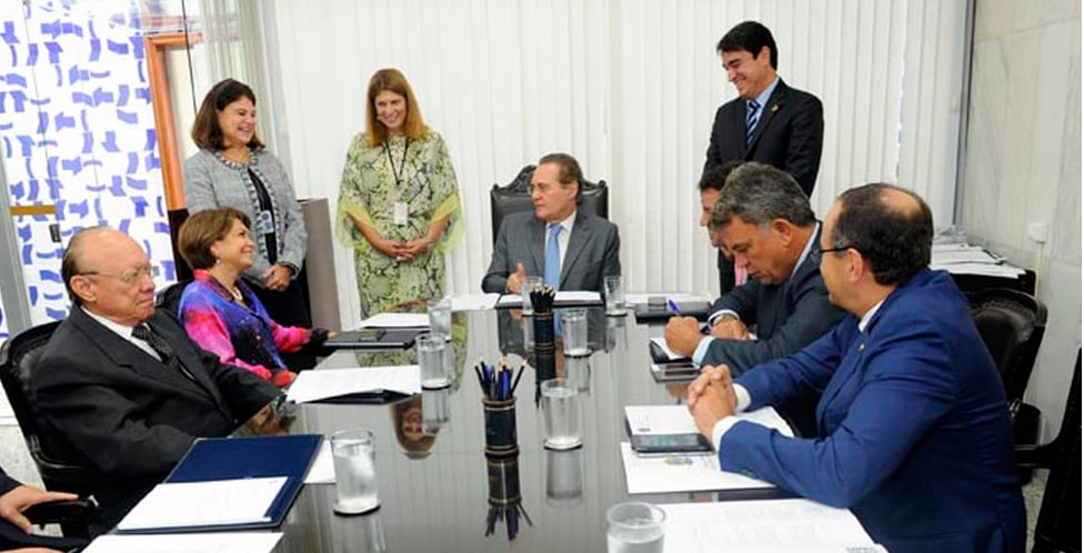 reuniao-senado-mesa