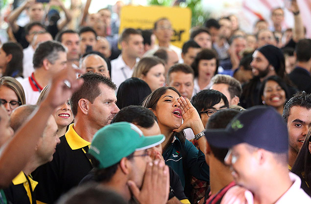 Expositores e trabalhadores do Salão Internacional da Construção vaiam Dilma Rousseff na chegada da presidente ao evento, em São Paulo 15069188